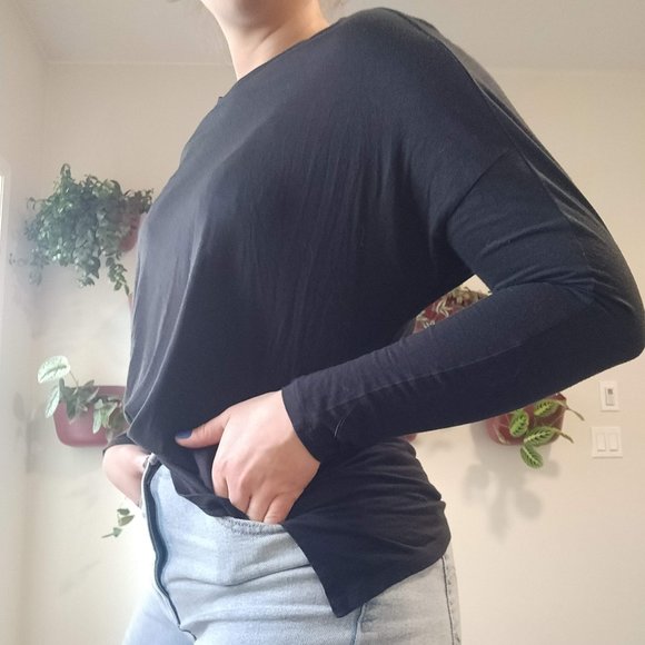 Black long-sleeve tee - Picture 5 of 8